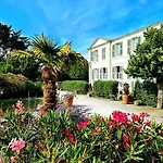 Climatise 91 Palais Des Gouverneurs Jardin Piscine Couverte Et Exterieure Sauna Hammam Fitness Daire