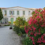 Climatise 91 Palais Des Gouverneurs Jardin Piscine Couverte Et Exterieure Sauna Hammam Fitness Daire